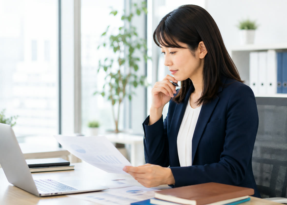 企業の採用担当者と電話で調整するM.S.